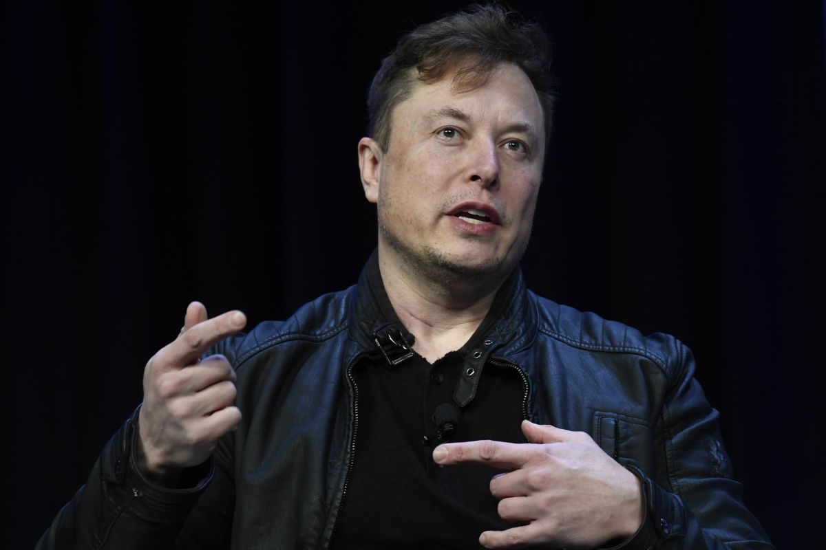 Elon Musk Cuts Twitter Costs by Not Paying His Bills on Time